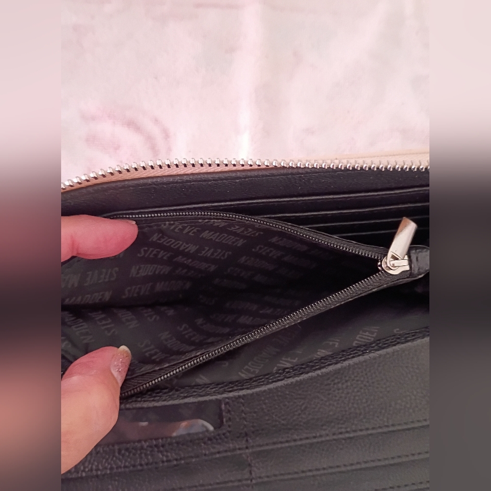 Steve Madden Blush Pink Wallet. Lots Of Places For Cards Etc. - Picture 10 of 11